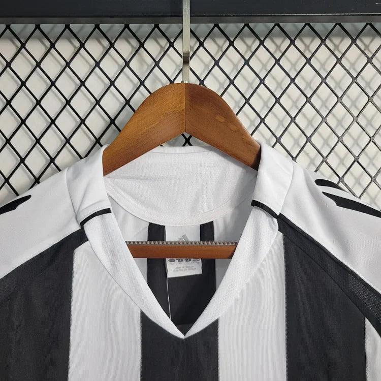 Newcastle United 2004-2006 Home Retro Shirt