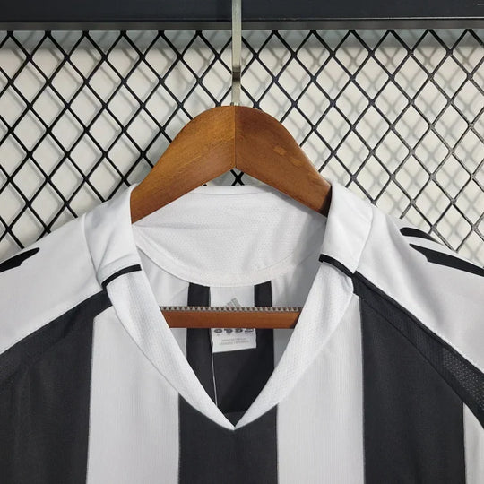 Newcastle United 2004-2006 Home Retro Shirt