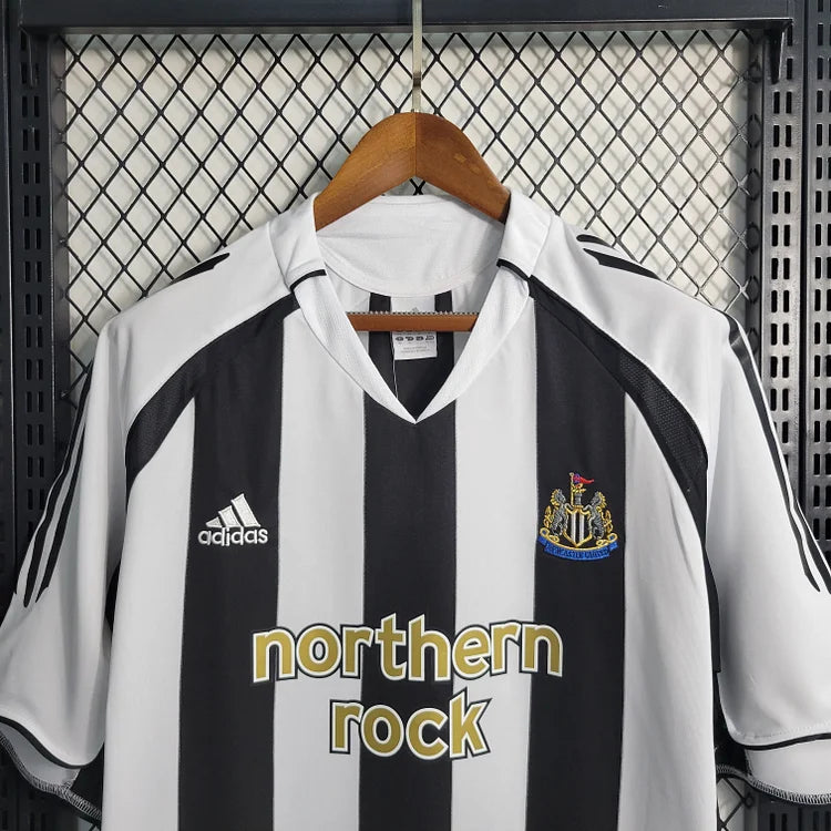 Newcastle United 2004-2006 Home Retro Shirt