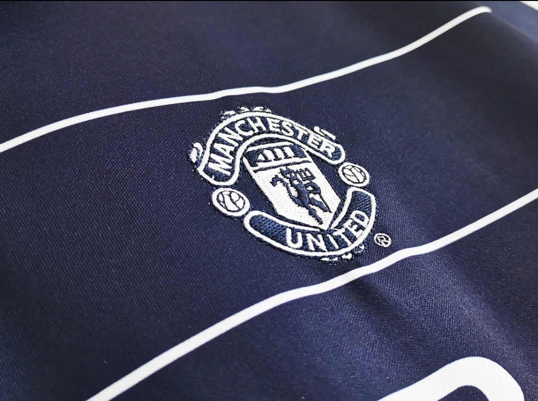 Manchester United 1999/2000 Away Retro Shirt