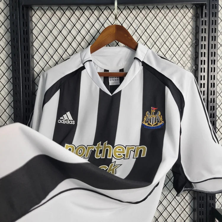 Newcastle United 2004-2006 Home Retro Shirt