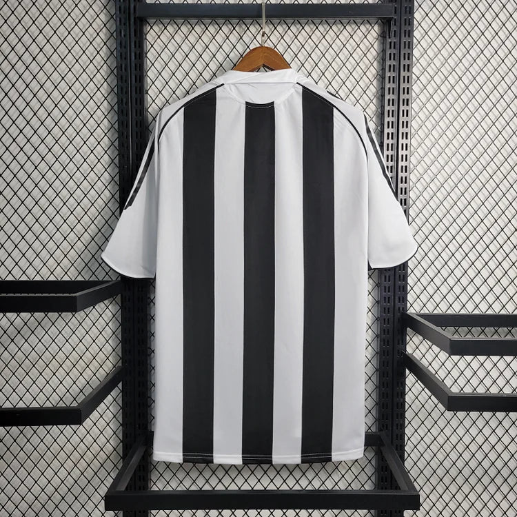 Newcastle United 2004-2006 Home Retro Shirt