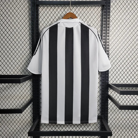 Newcastle United 2004-2006 Home Retro Shirt