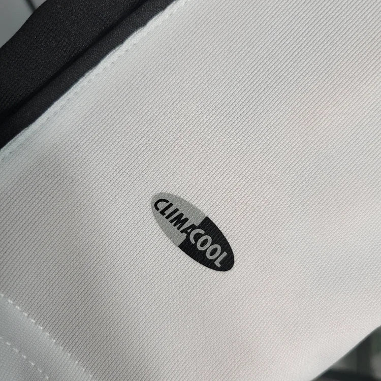 Newcastle United 2004-2006 Home Retro Shirt