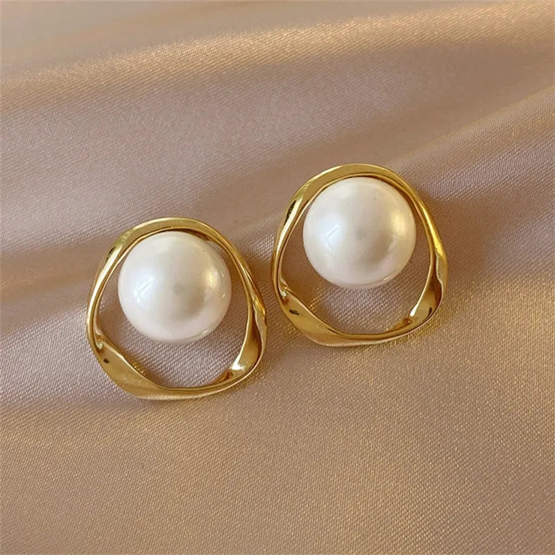 circle-pearl-earrings - Famzoa