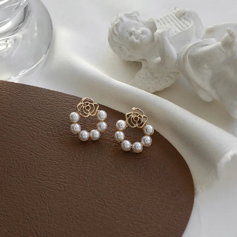 pearl-circle-earrings - Famzoa