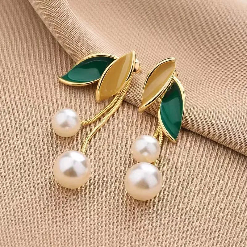 leaf-pearl-earrings - Famzoa