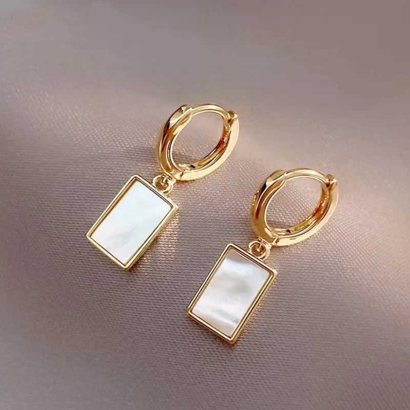 pearl-circle-earrings - Famzoa