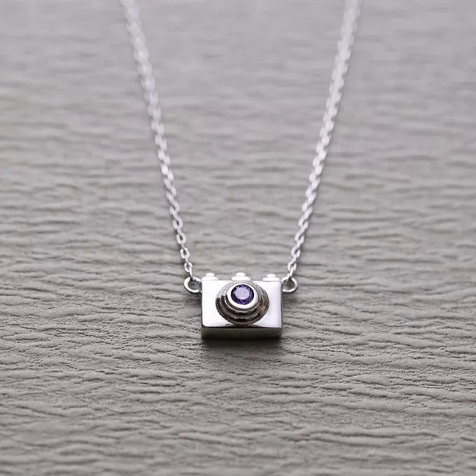 camera-pendant-necklace