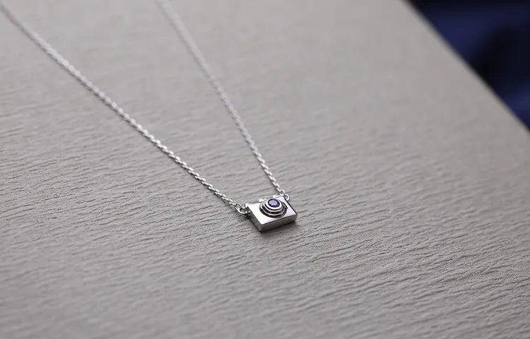 camera-pendant-necklace