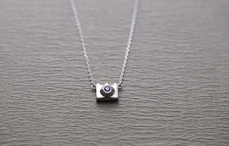 camera-pendant-necklace