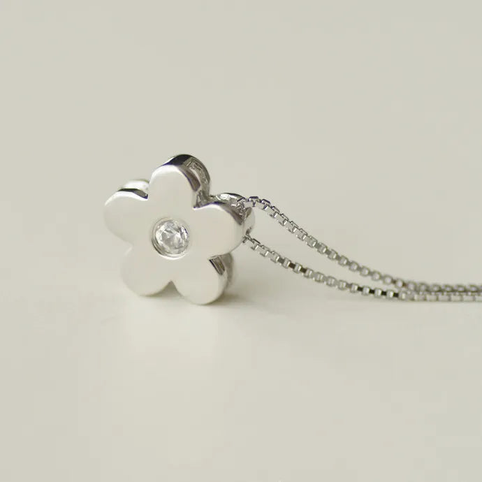 flower-pendant-necklace-silver