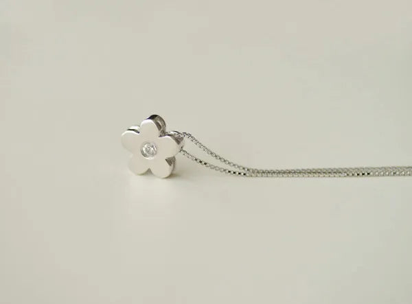 flower-pendant-necklace-silver